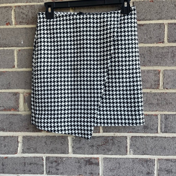 H & M houndstooth mini skirt - Picture 2 of 7